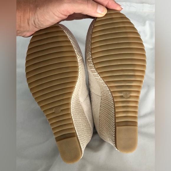 NIB Beige suede feel platform wedge ankle bootie. Super soft and comfortable! - Picture 9 of 10